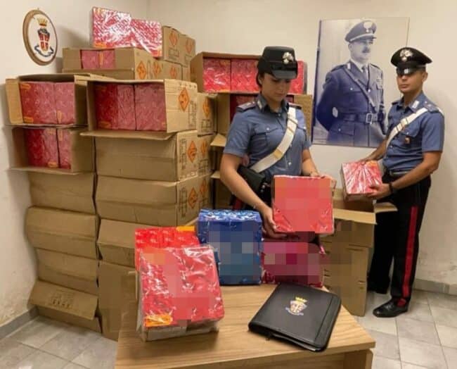 Fabbricazione e commercio abusivo di 1.500 chili di fuochi d’artificio, denunciati padre e figlia