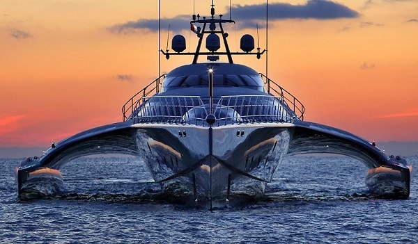Incanto a Taormina per l’imponente yacht “Galaxy of Happiness”: il più lussuoso al mondo