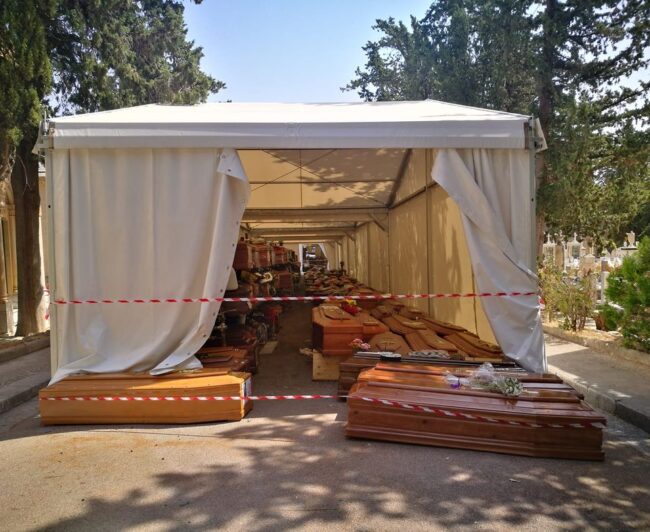 Cimitero dei Rotoli, bare “parcheggiate” a terra. Dalla denuncia della Lucarelli al punto della situazione