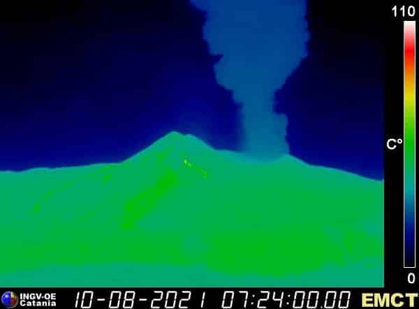 Etna, nuova esplosione con emissione di cenere: il bollettino INGV