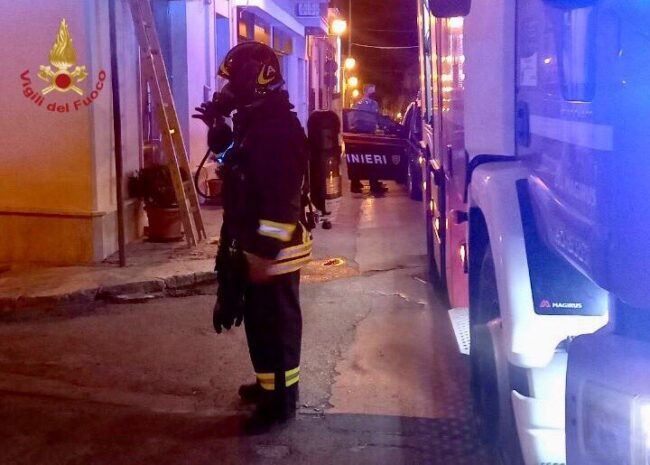 Ispica, appartamento in fiamme: salvate tre persone rifugiatesi sul balcone