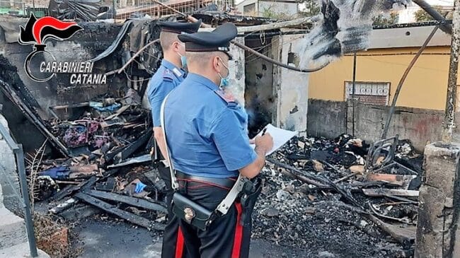 Vendetta choc a Ognina, uomo tenta di dare fuoco alla baracca del cognato per ucciderlo: arrestato