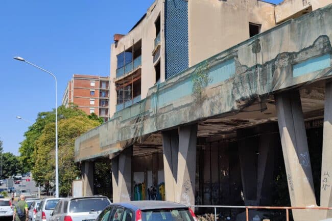 Catania, il degrado delle palazzine di via Bernini. Cardello: “Fermate questo degrado”