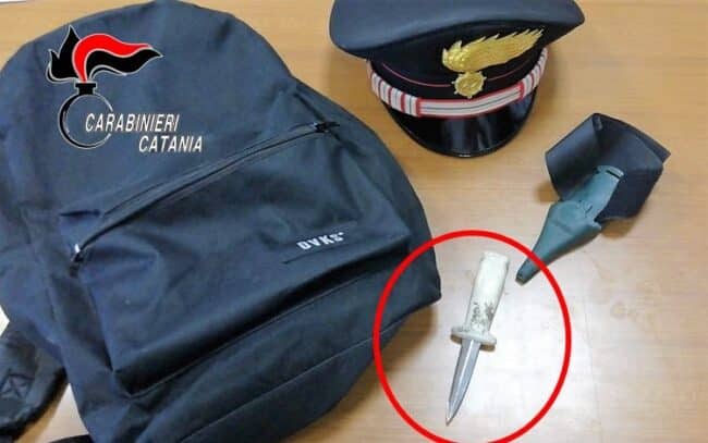 Femminicidio sventato nel Catanese, 33enne aspetta l’ex fidanzata con coltello in auto: stalker in manette