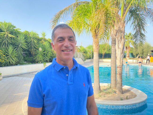 Lo chiedo al pediatra. Perchè è importante camminare sulla sabbia? I consigli del dottor Sinatra – VIDEO INTERVISTA
