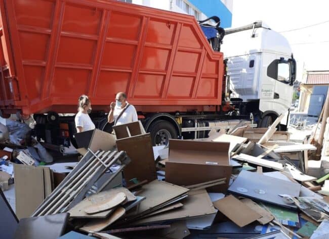 Ragusa, prosegue la rimozione dei rifiuti abbandonati in strada