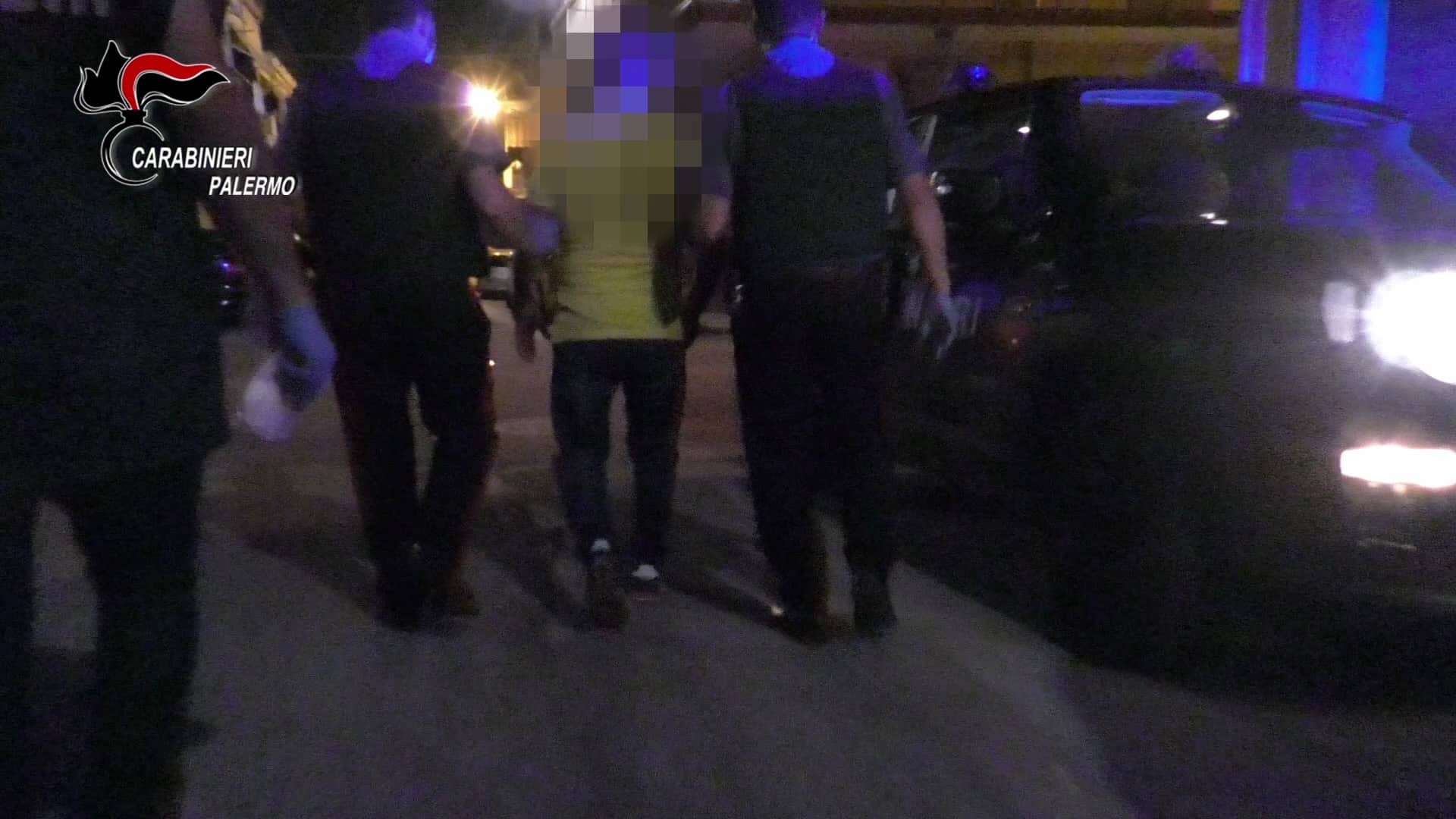Il pestaggio dopo la sfida al “boss”, tre arresti nella notte: aggressori in manette – VIDEO
