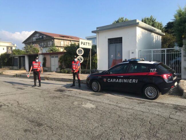Ubriaco aggredisce donna e poi lancia una sedia ai carabinieri: arrestato 44enne
