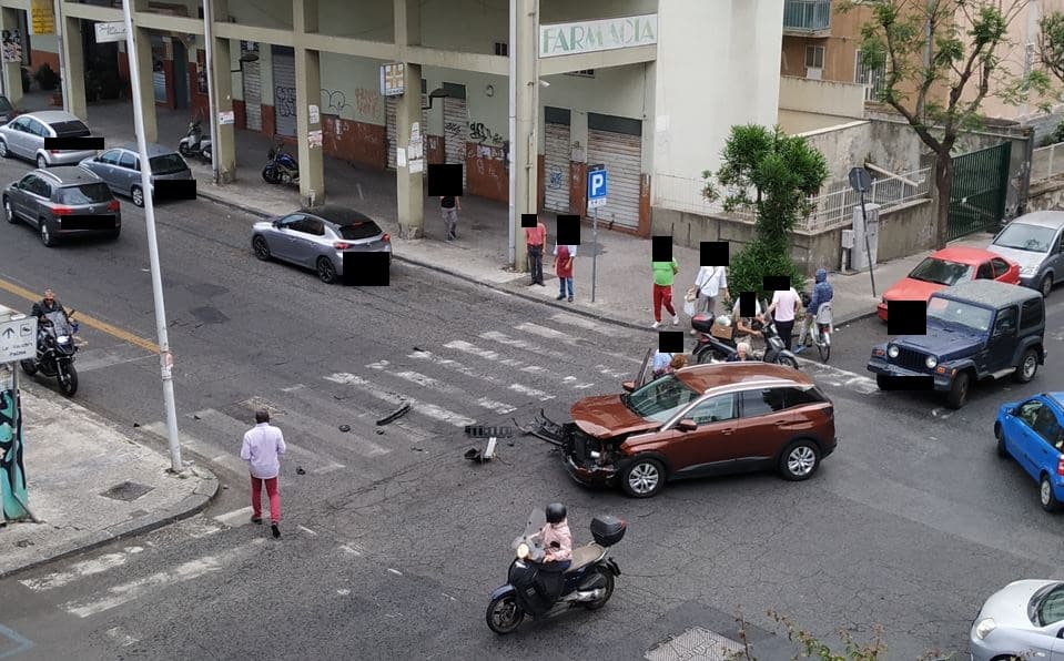 Catania, incrocio “della paura”: sfiorata l’ennesima tragedia. Comitato Vulcania: “Oltre 50 incidenti in 6 mesi” – FOTO