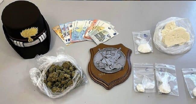 Irruzione nel quartiere San Cristoforo, droga per tutti i gusti in un appartamento in affitto: arrestato pusher