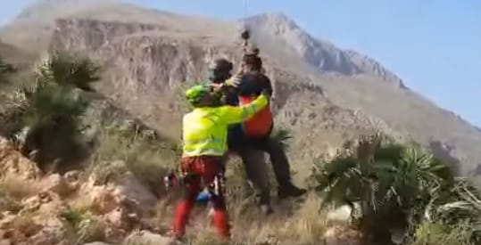 Un’escursionista precipita in un dirupo nella Riserva dello Zingaro: sul posto il Soccorso Alpino