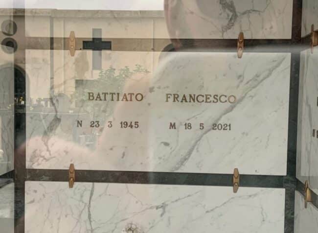 Franco Battiato, la proposta di Morgan: “Il nome sulla lapide è da modificare”, scoppia la polemica