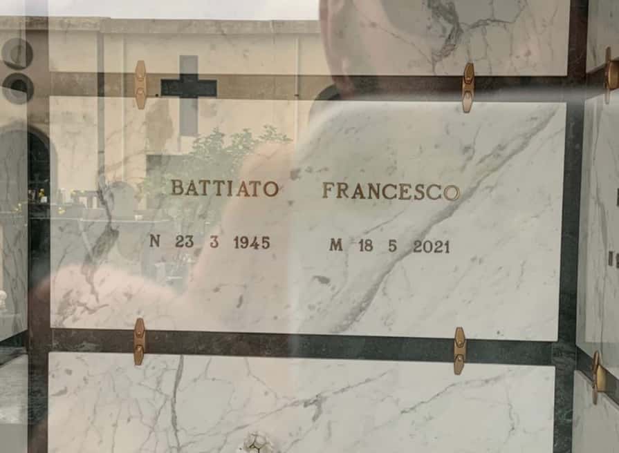Franco Battiato, la proposta di Morgan: “Il nome sulla lapide è da modificare”, scoppia la polemica