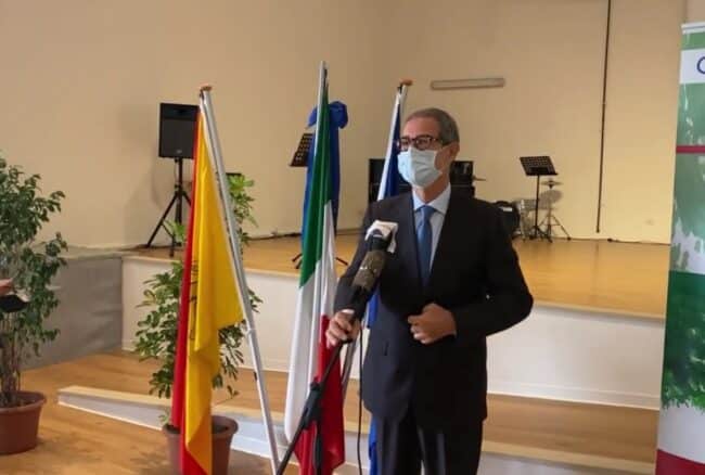 Inizio dell’anno scolastico, l’augurio di Musumeci agli studenti: “Per arrivare agli obiettivi ci vogliono polpacci, fiato, tenacia” – VIDEO