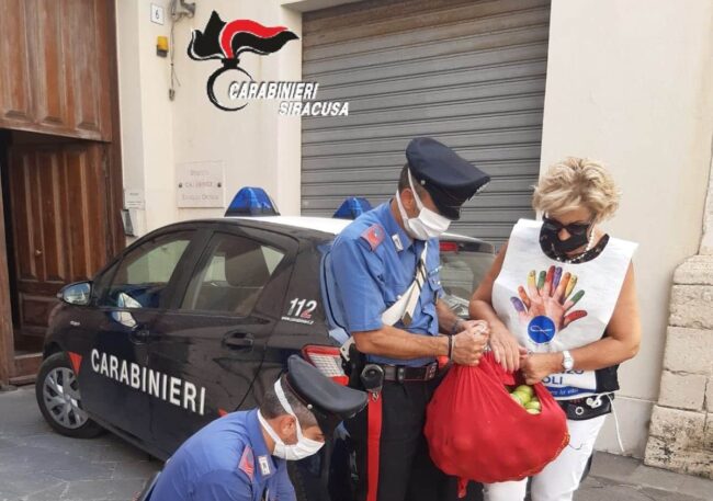 Carabinieri impegnati in un furto di limoni sorprendono un evaso dai domiciliari