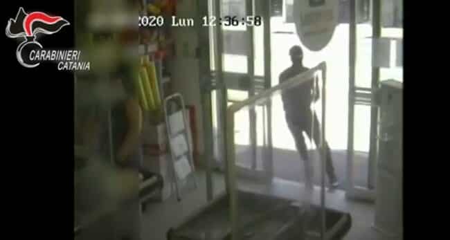 Catturati due rapinatori seriali, uno fermato all’aeroporto di Catania prima di fuggire all’estero – VIDEO