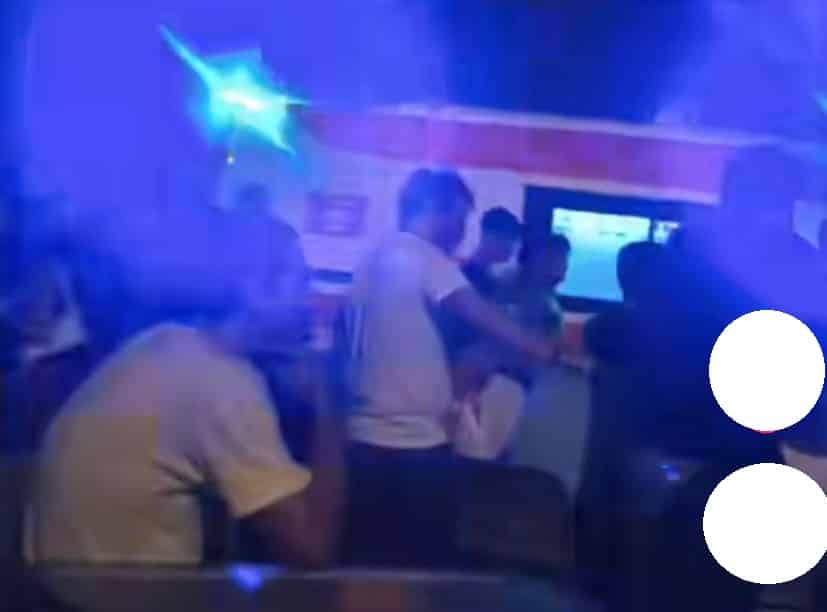 Catania, violenta rissa dietro la Pescheria: al pub volano sedie, sul posto anche le ambulanze – FOTO