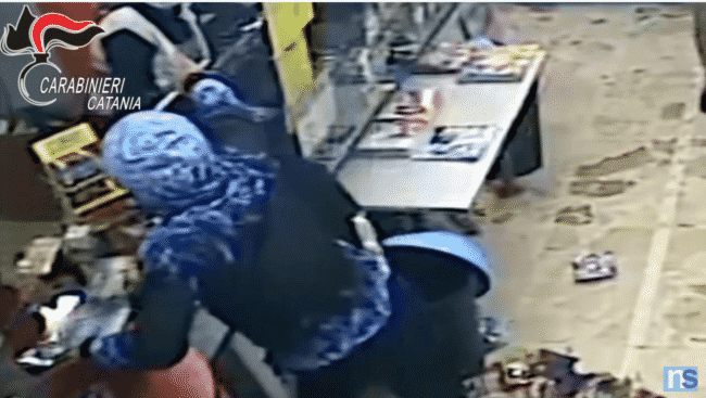 Catania, sgominata gang di rapinatori violenti: tra gli arrestati due fratelli – VIDEO