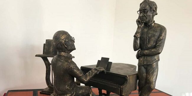 Milo omaggia i suoi artisti: la piazza pronta ad ospitare le statue di Franco Battiato e Lucio Dalla