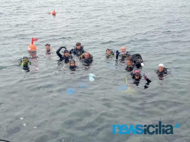 Catania, sub ripuliscono i fondali nella costa antistante San Giovanni Li Cuti – FOTO