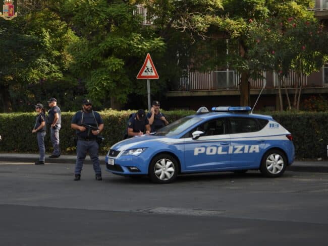 Catania, notte di furti e spacchi per le auto parcheggiate nel centro storico: arrestato l’autore