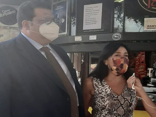 Catania, donato il primo defibrillatore cardioprotetto in piazza Borgo-Sanzio: “Per la nostra Catania, dalla parte del cuore”