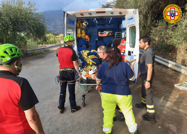 Cade lungo i pendii delle Gurne dell’Alcantara, recuperata una donna