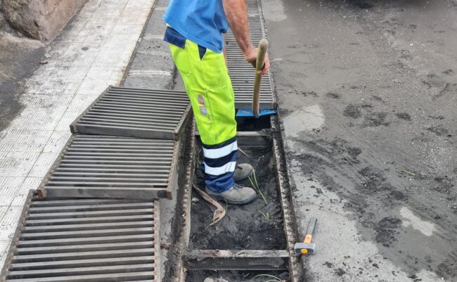 Aci Catena, pulizia straordinaria tombini e caditoie