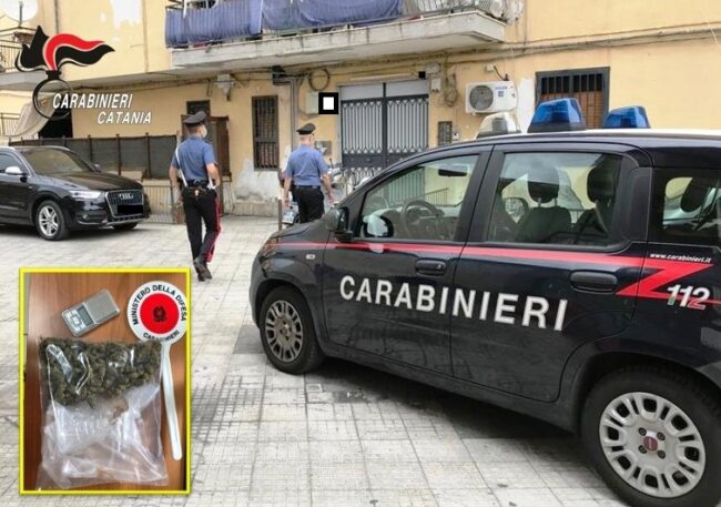 Spaccio in via Duca D’Aosta, carabinieri irrompono in casa di un pregiudicato: ammanettato
