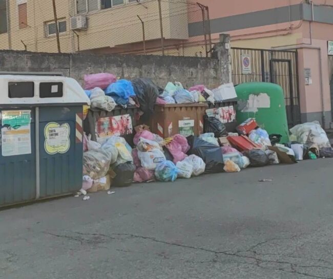 Catania sommersa dai rifiuti, la segnalazione del Comitato Romolo Murri