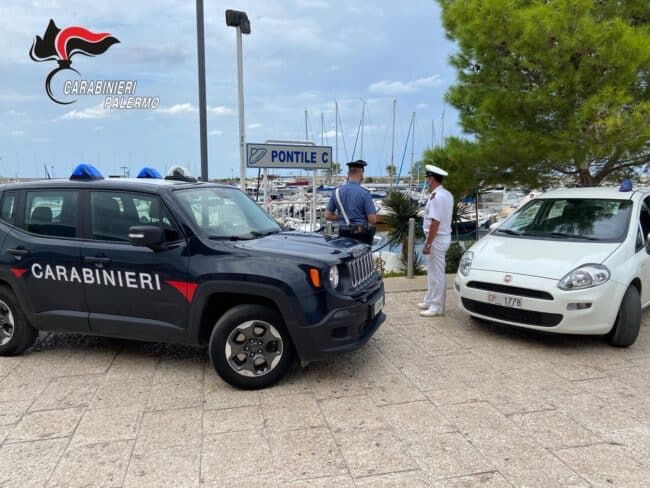 Le eliche dell’imbarcazione feriscono un uomo, deferiti due belgi