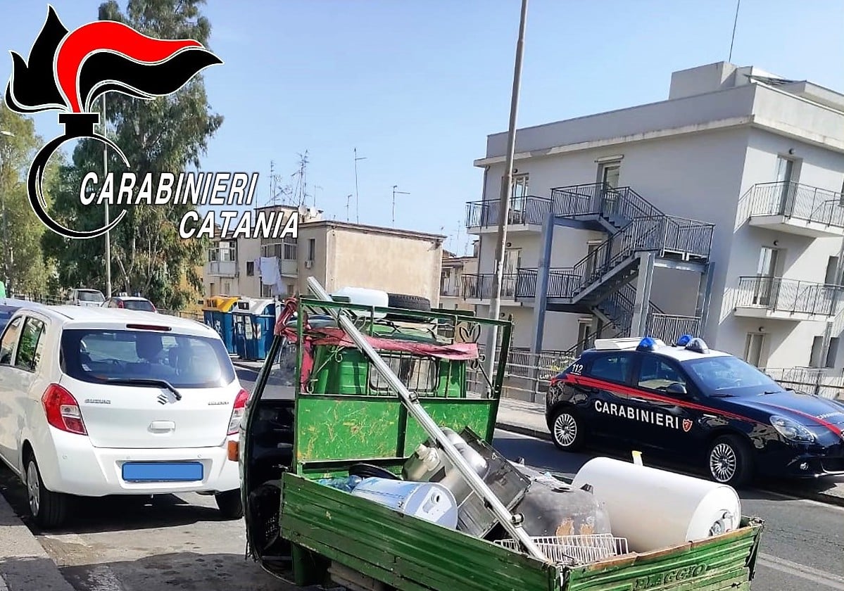 Catania, dalla gestione non autorizzata al traporto di rifiuti pericolosi: continuano i controlli dei carabinieri