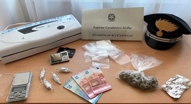 Controlli nel Catanese: chiuso locale di piazza Europa, arrestato un 25enne e denunciato un 21enne