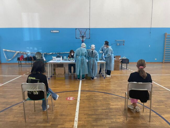 Covid Sicilia e screening a scuola, via ai test salivari sugli studenti delle elementari e medie