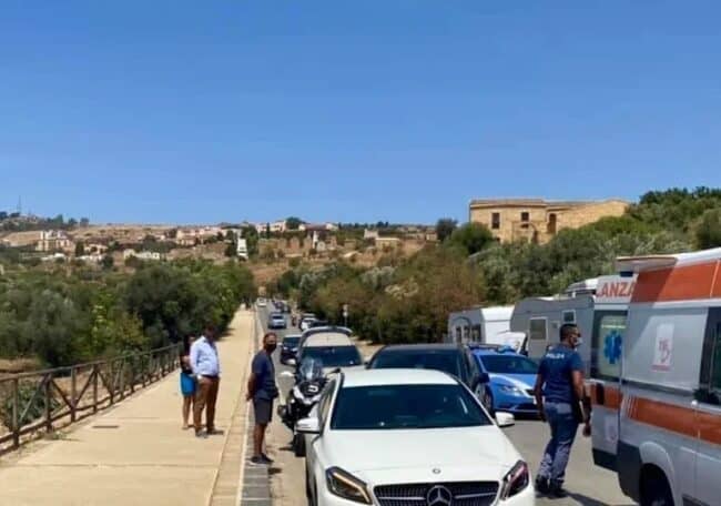 Scende dal camper, bambino travolto da un’auto in corsa: trasferito in Germania, indagini in corso