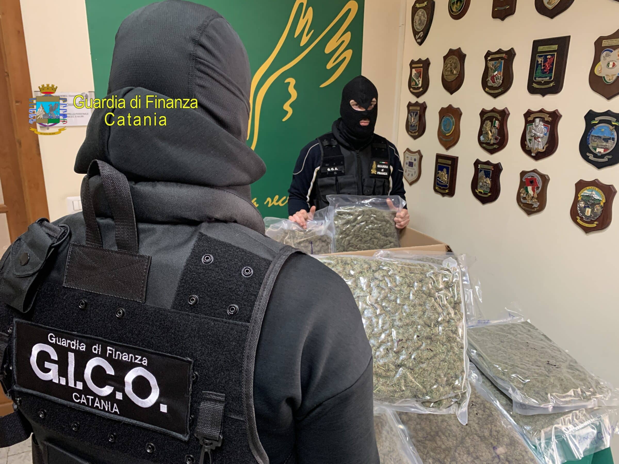 Catania come “Narcos”, fiumi di droga in città: la Guardia di Finanza arresta narcotrafficante colombiano