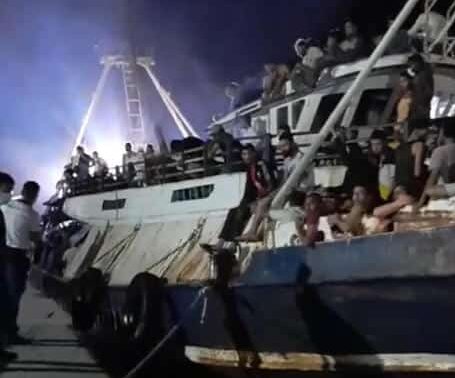 Maxi sbarco a Lampedusa di oltre 500 migranti, parla il sindaco Martello: “In arrivo nave quarantena”