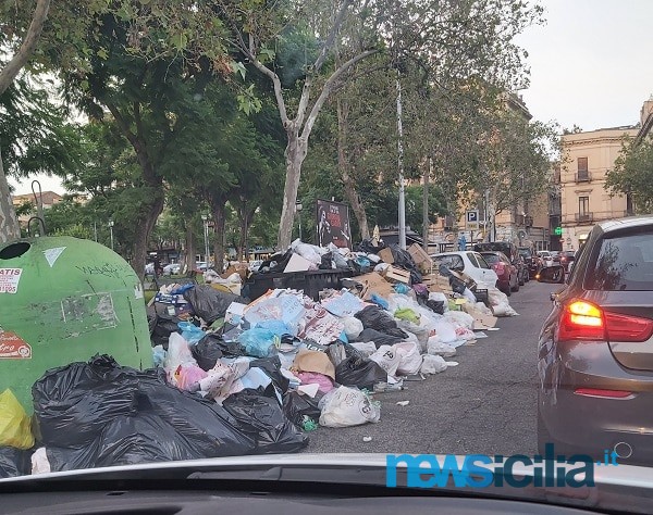 Emergenza rifiuti a Catania, c’è la soluzione ai disagi emersi. Cantarella: “Impiegheremo 5/6 giorni”