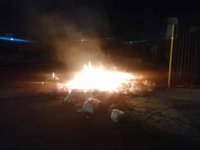 Emergenza rifiuti, a Palermo e Catania brucia la spazzatura sulle strade