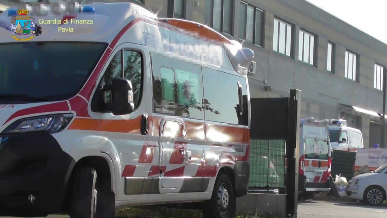 Ambulanze non sanificate, lavoratori sfruttati e appalti truccati: sequestrata la First Aid One Italia – FOTO e VIDEO