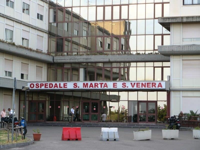 Ospedale Santa Marta e Santa Venera, da domani l’ingresso principale rimarrà chiuso a causa di lavori