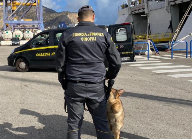 Sequestrate oltre tre tonnellate di prodotti alimentari non a norma