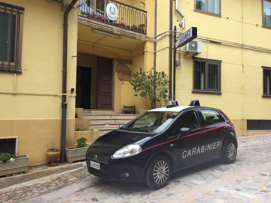 Uomo arrestato dai carabinieri: picchiava la compagna