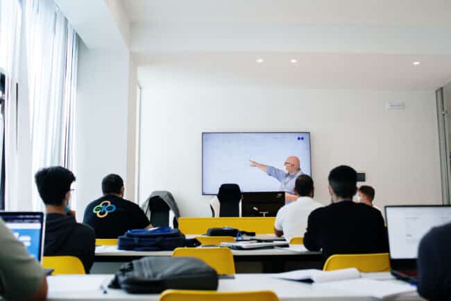 Formazione e lavoro per gli iscritti alla FMF Academy di Acireale: stage di 6 mesi in azienda