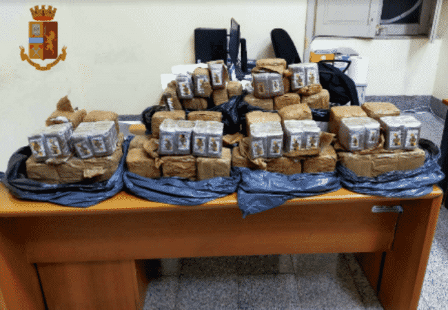 Catania, arrestato 53enne pregiudicato: trasportava un’ingente quantità di stupefacenti