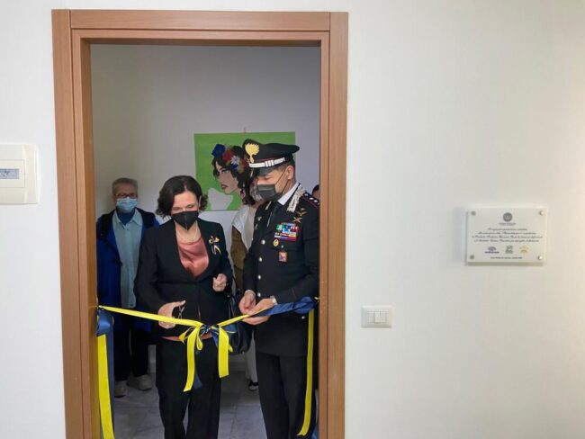 Inaugurata “Una stanza tutta per sè”: una sala d’ascolto per le vittime di violenza di genere