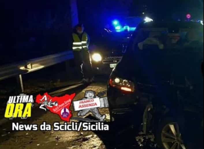 Violento frontale in via Pietro Micca, si scontrano due auto nella notte: 4 feriti in ospedale