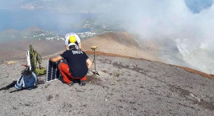Isola di Vulcano, ancora bocche fumaroliche a bassa quota: per ora esclusa evacuazione degli abitanti