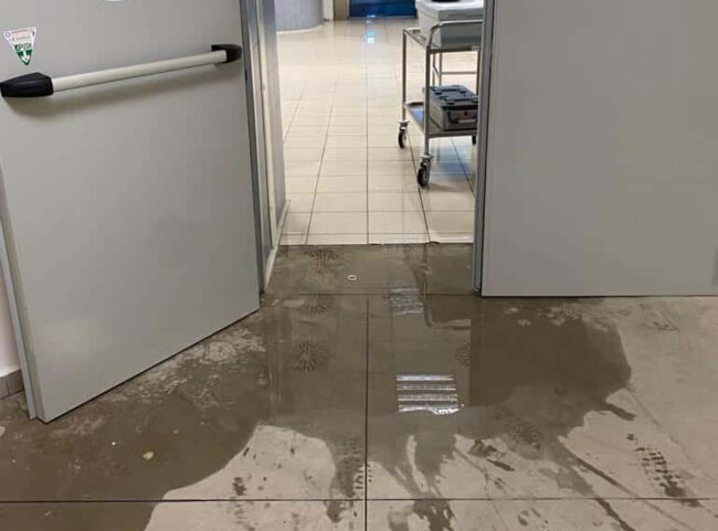 Pioggia a Catania, ancora allagamenti. Corridoi bagnati al San Marco, a Vaccarizzo esonda il Simeto – FOTO