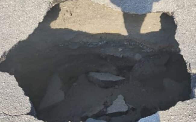 Si apre una voragine tra la SS 113 e i caselli dell’A20, interdetto il traffico veicolare: zona isolata